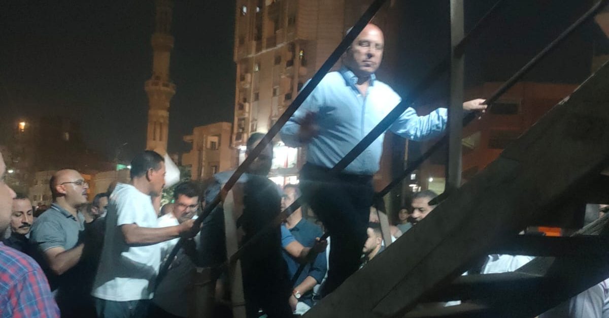 كامل الوزير يصل الي موقع الحادث