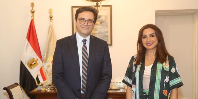 أنغام ووزير الثقافة المصري