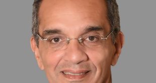 د عمرو طلعت وزير الاتصالات
