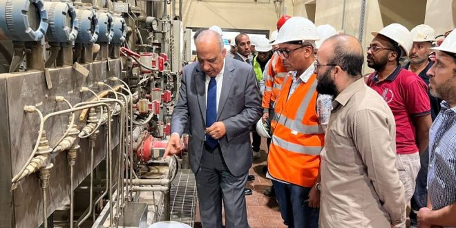 وزير الكهرباء في زيارة الي محطة التبين