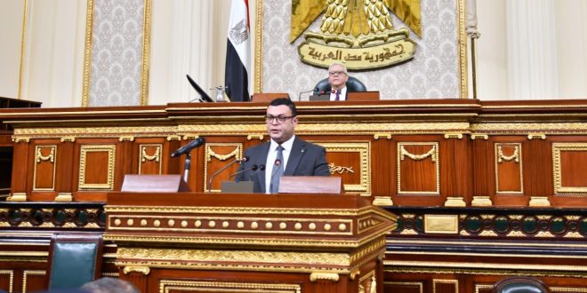 شريف فاروق وزير الإسكان والتعمير