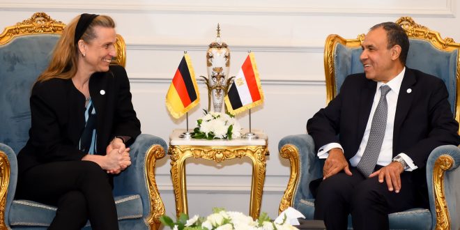 وزير الخارجية المصري ووزيرة الدولة بوزارة الخارجية الألمانية