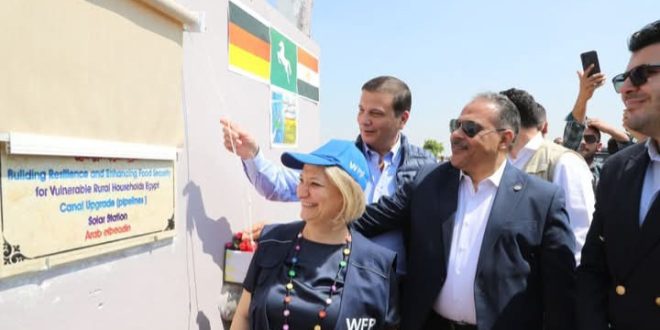 محافظ الشرقية ووزير التموين يفتتحان موسم حصاد القمح